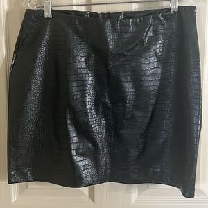 SONO XL pleather skirt Alligator pattern NWOT